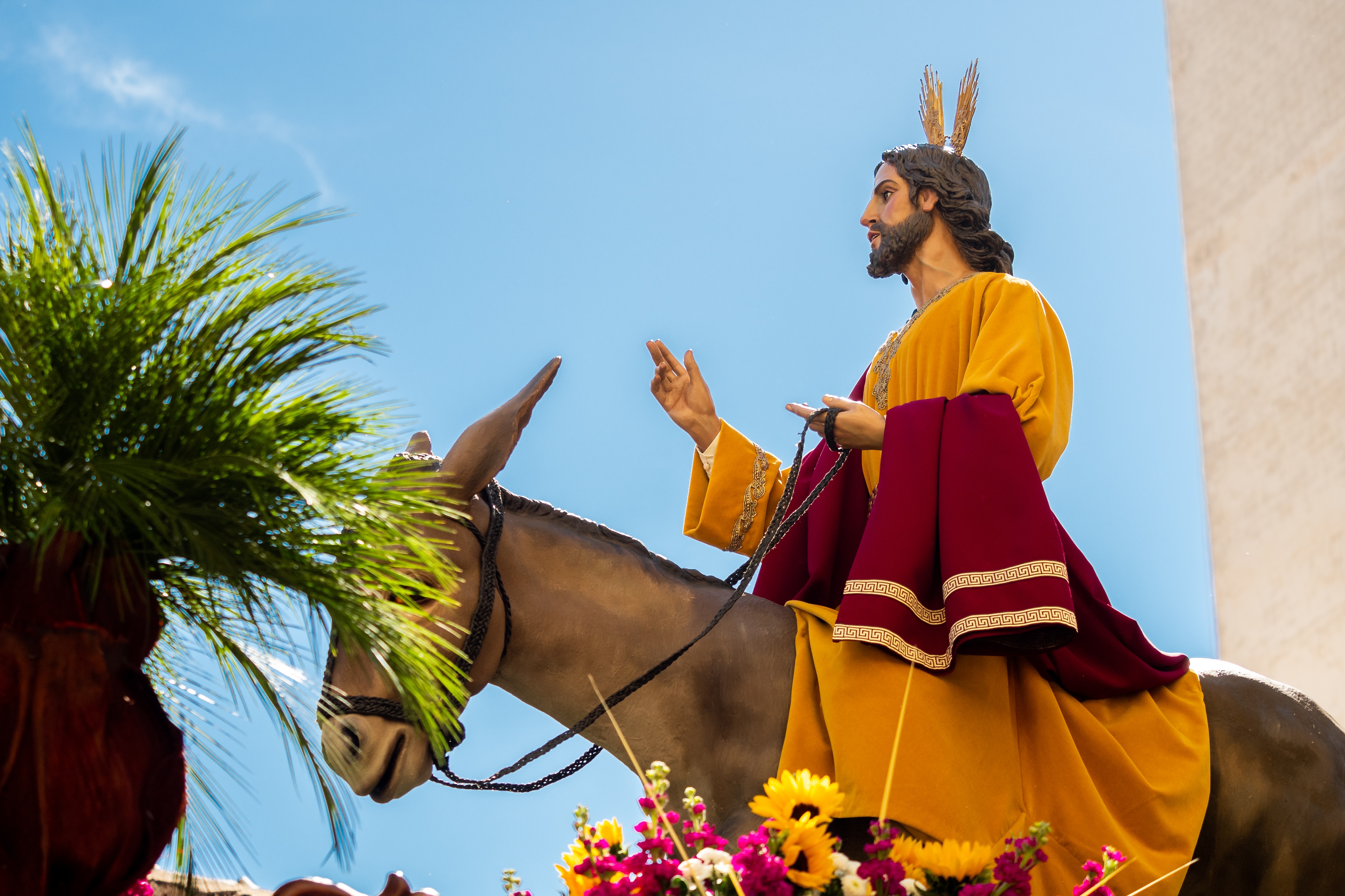 Palm Sunday, Jesus’ Triumphant Entry into Jerusalem – Statue – HD Image / Wallpaper