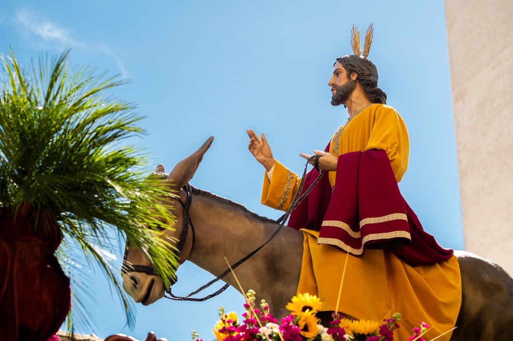 Palm Sunday, Jesus’ Triumphant Entry into Jerusalem – Statue – HD Image /&nbsp;Wallpaper