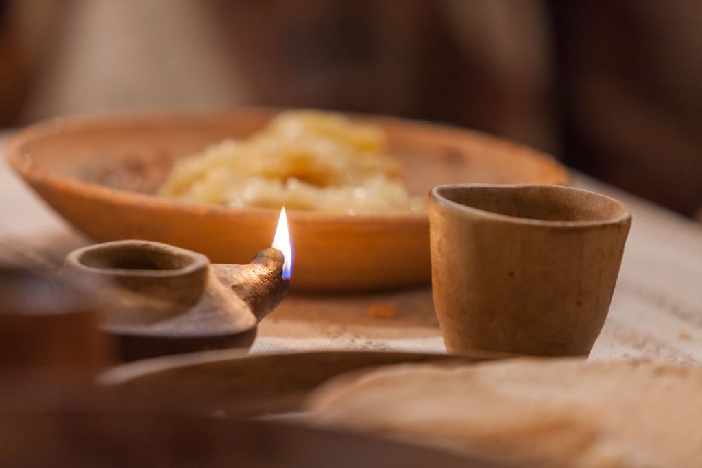 ആരൊക്കെ മരിച്ചാലാണ് അപ്പം പുഴുങ്ങാൻ സാധിക്കാത്തത്&nbsp;!