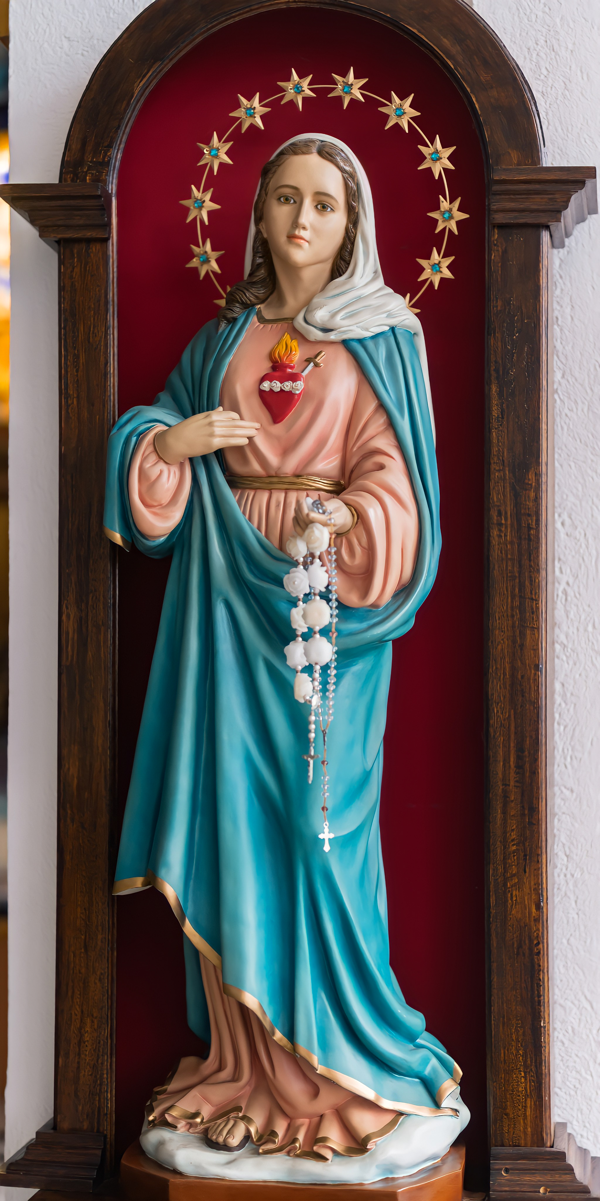 Regina with Rosary HD