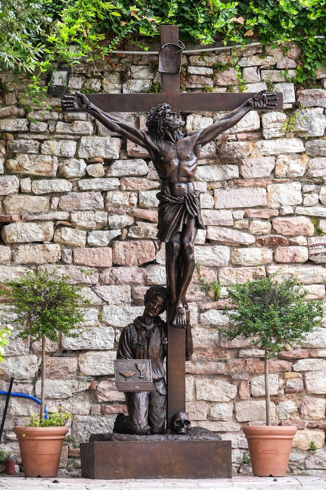 Saint Carlo at the Cross | കുരിശിൻ ചുവട്ടിലെ കാർലോ